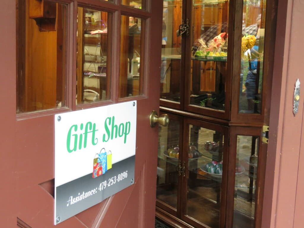 door open with sign on it that says gift shop