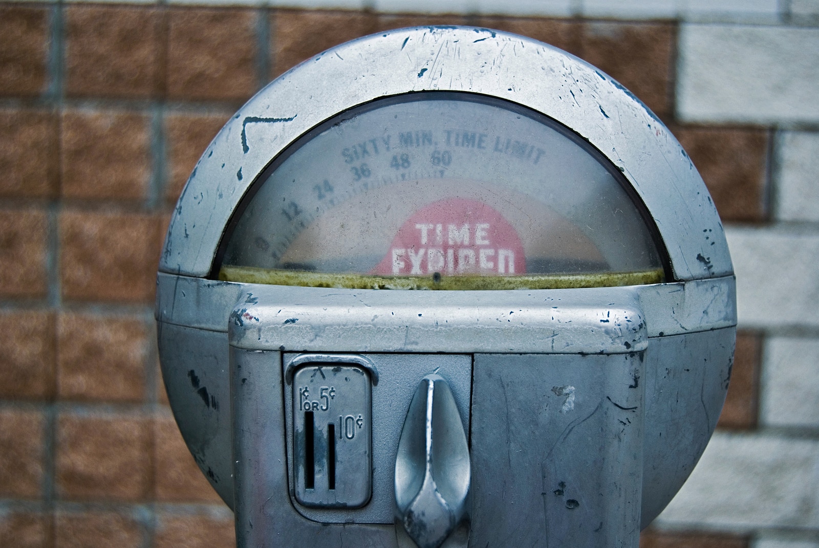 An old-fashioned meter with an expired sign.